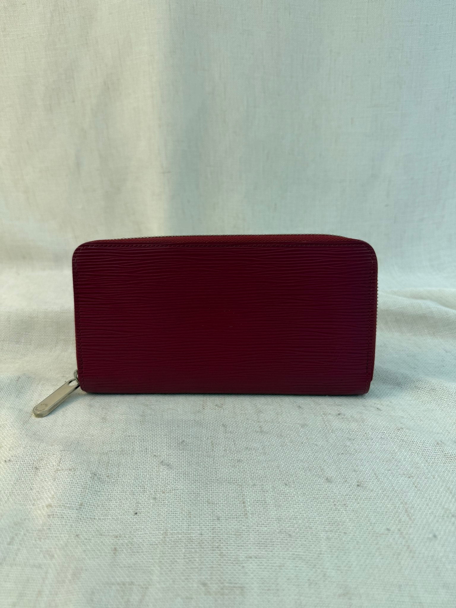 Louis Vuitton Raspberry Epi Leather Zippy Wallet