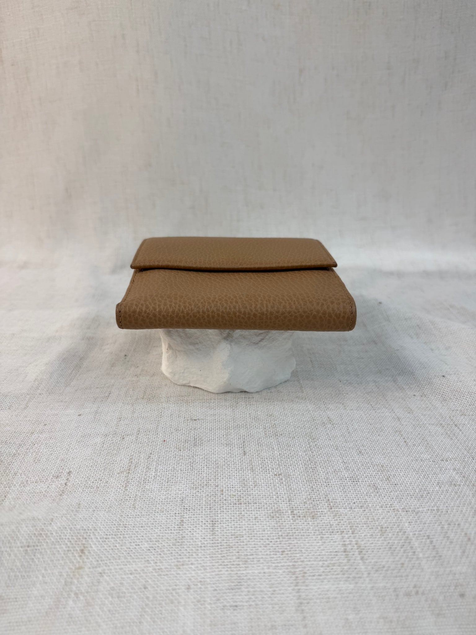 Gucci Tan Leather Swing Compact Wallet