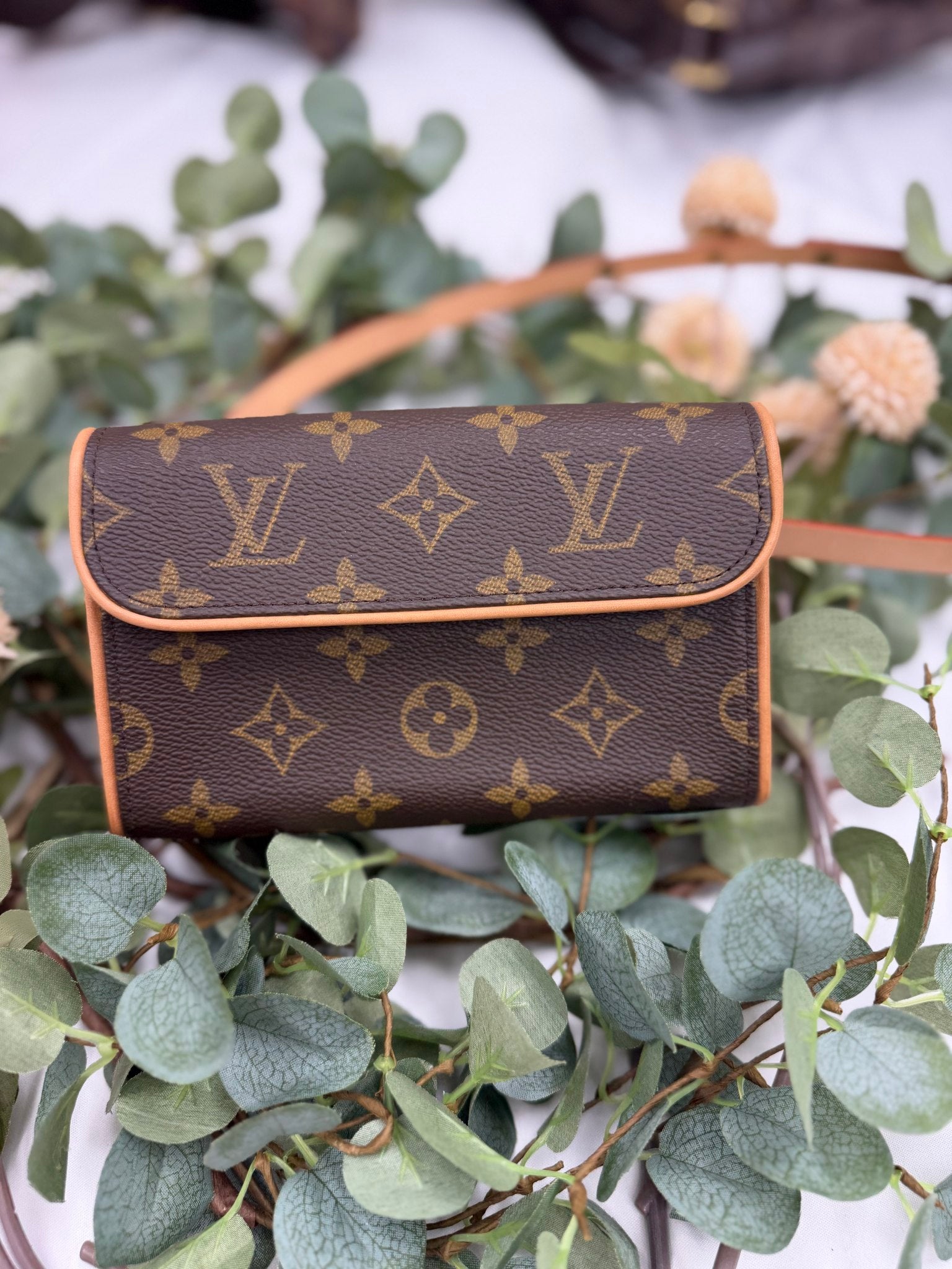 LIKE NEW- Louis Vuitton Monogram Pochette Florentine Belt Bag 