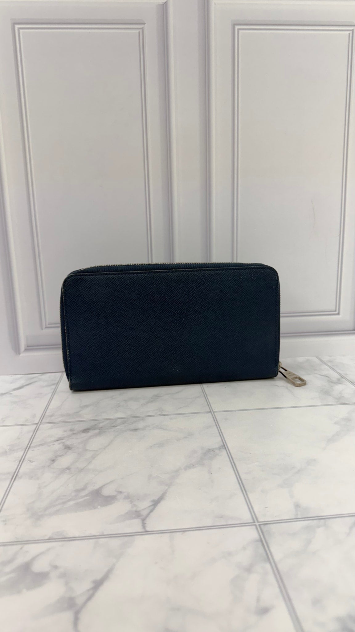 Louis Vuitton Navy Blue Taiga Leather Zippy Wallet 