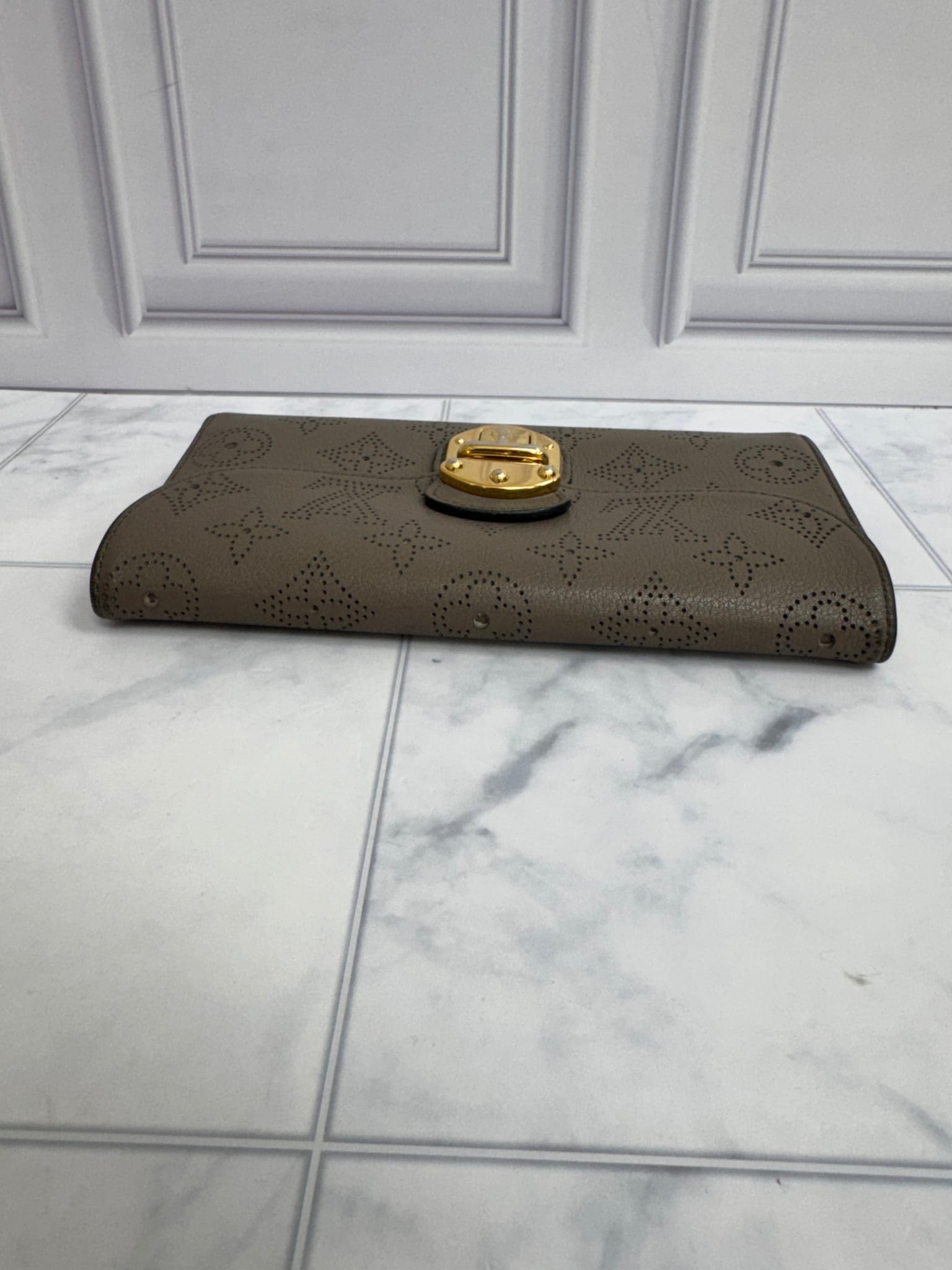 Louis Vuitton Taupe Monogram Mahina Amelia Long Wallet 