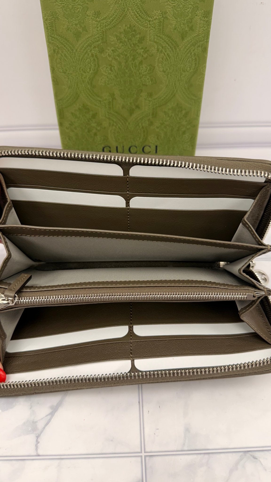 BRAND NEW - Gucci Olive Green Diagonal Stich Leather Blondie Zip Around Wallet 