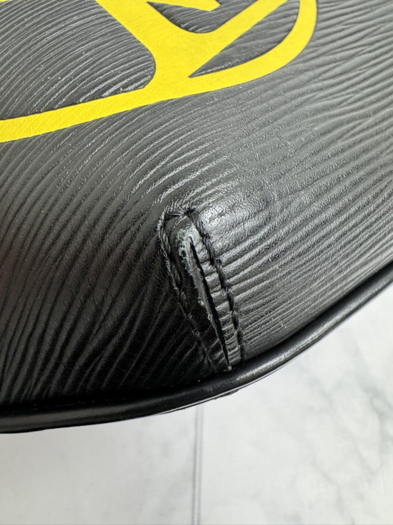 Louis Vuitton Black Epi LV Circle Bum Bag 