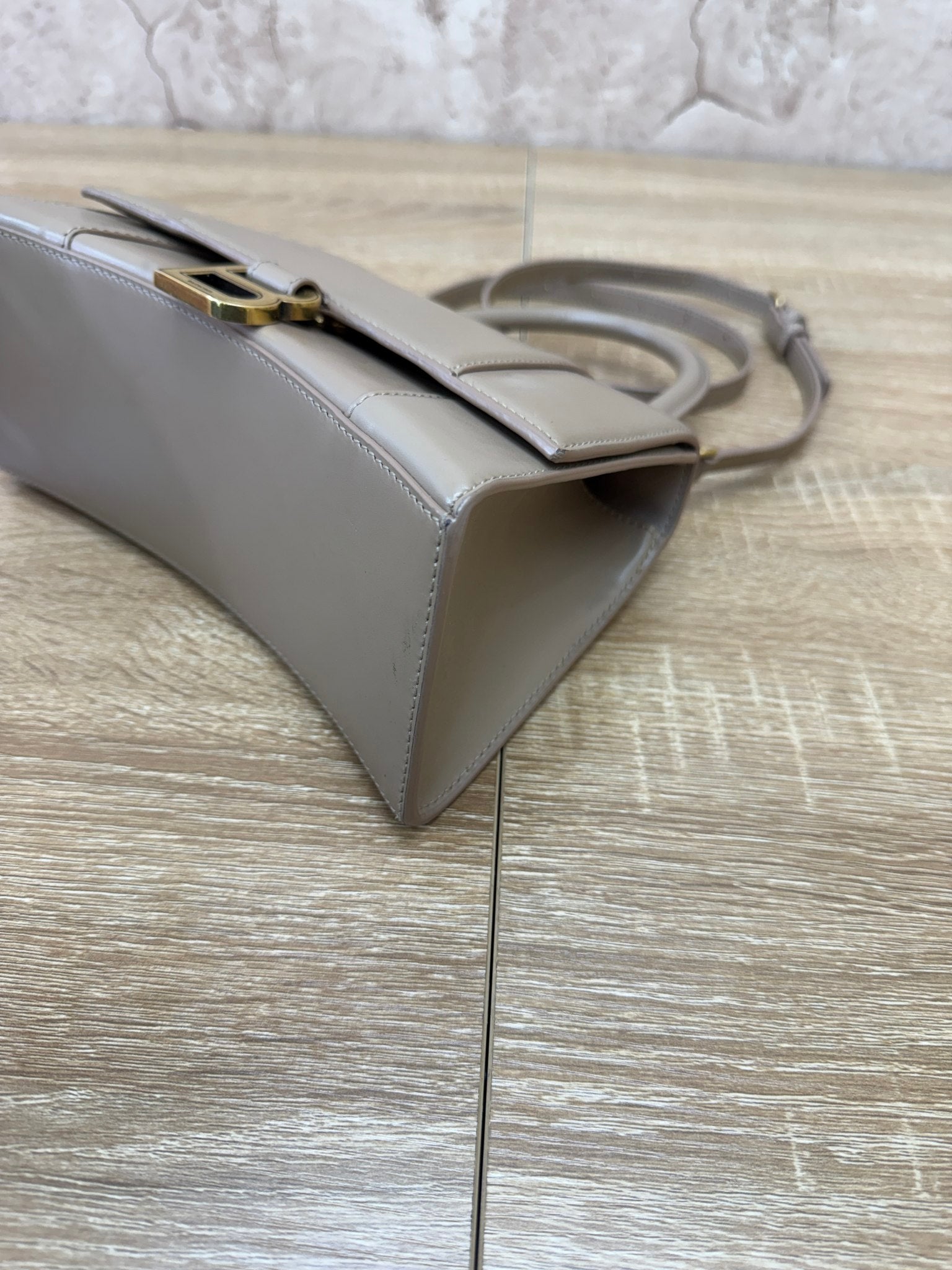 https://res.cloudinary.com/dyql5hig8/image/upload/v1758052607/y9dgsc85spemrjaagkoe.jpg