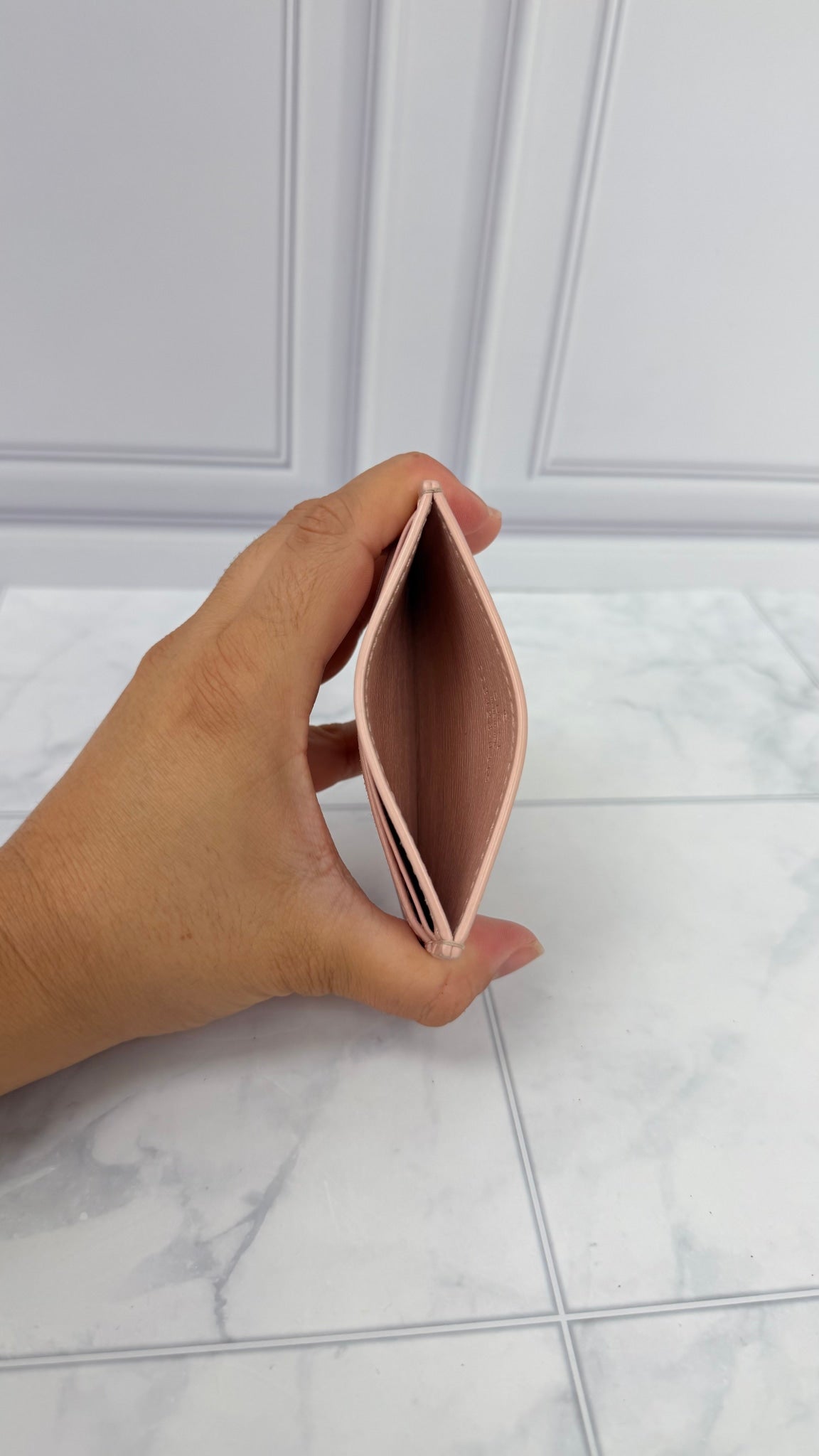LIKE NEW - Gucci Pink Leather Card Holder 