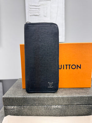 Louis Vuitton Black Taiga Leather Zippy Long Wallet