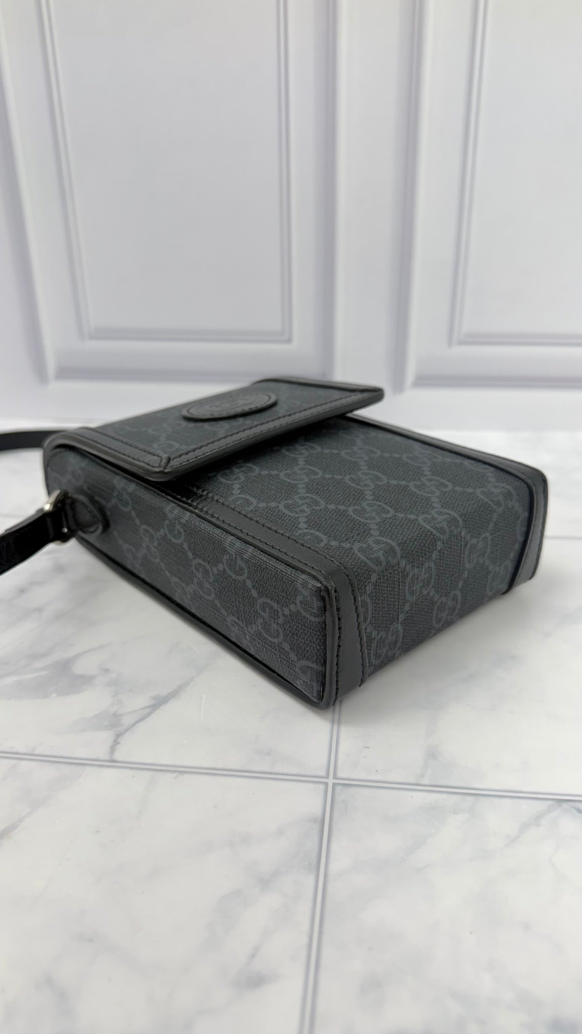 LIKE NEW - Gucci Black GG Supreme Phone Holder Crossbody Bag 