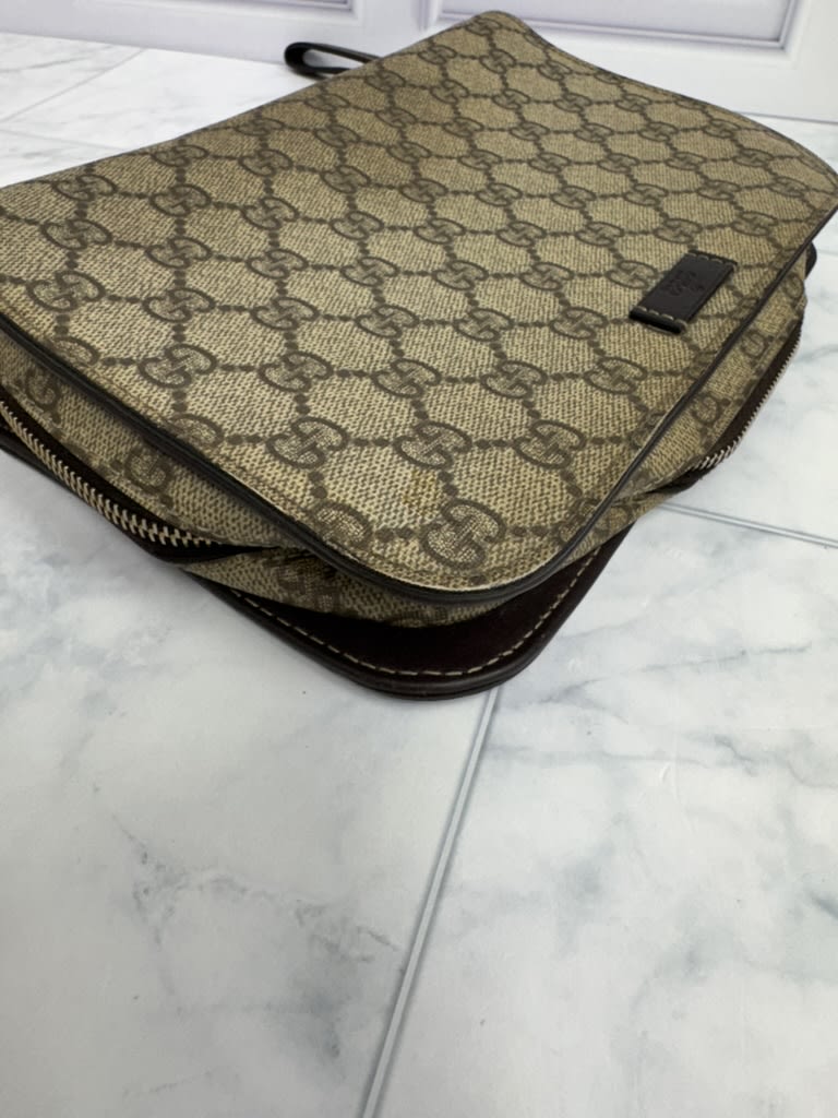 Gucci GG Supreme Coated Canvas Wristlet