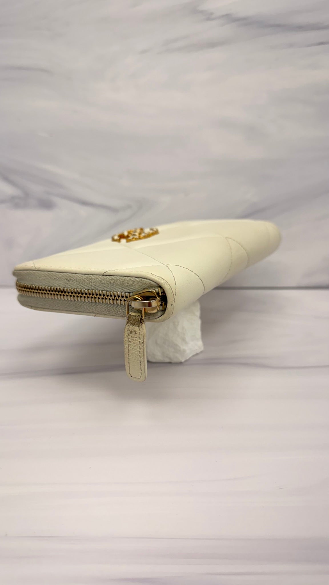 Chanel Cream Calfskin Leather Zippy Wallet 