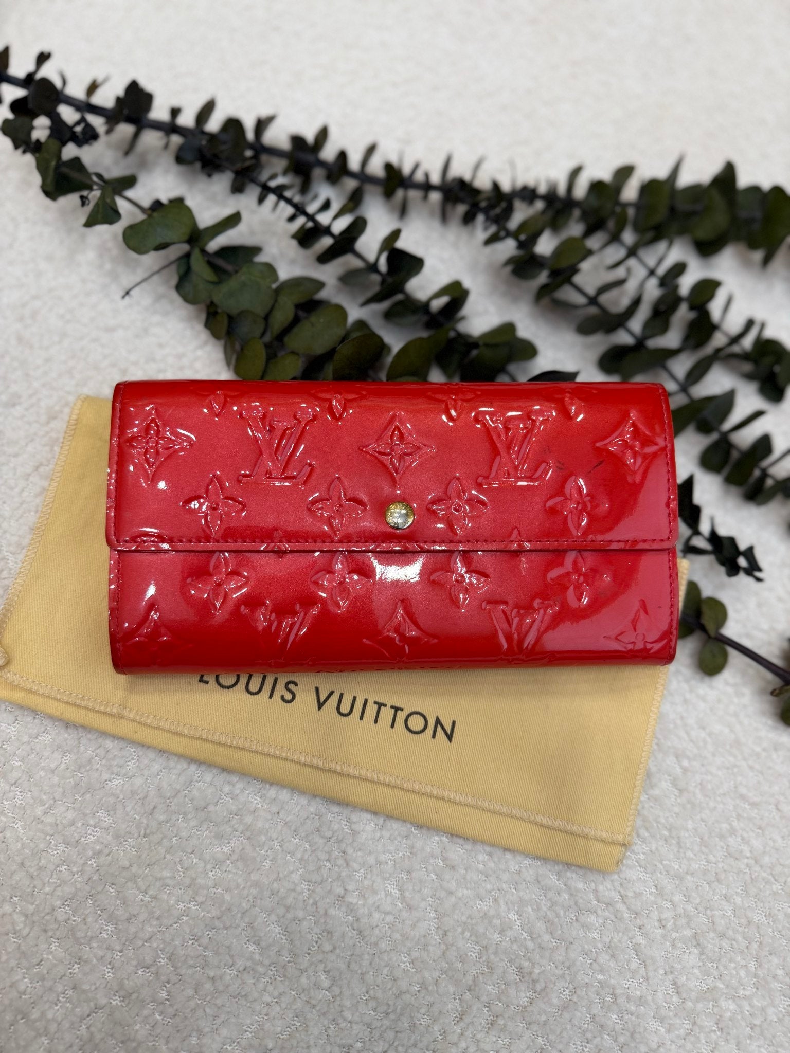Louis Vuitton Red Vernis Sarah Wallet 