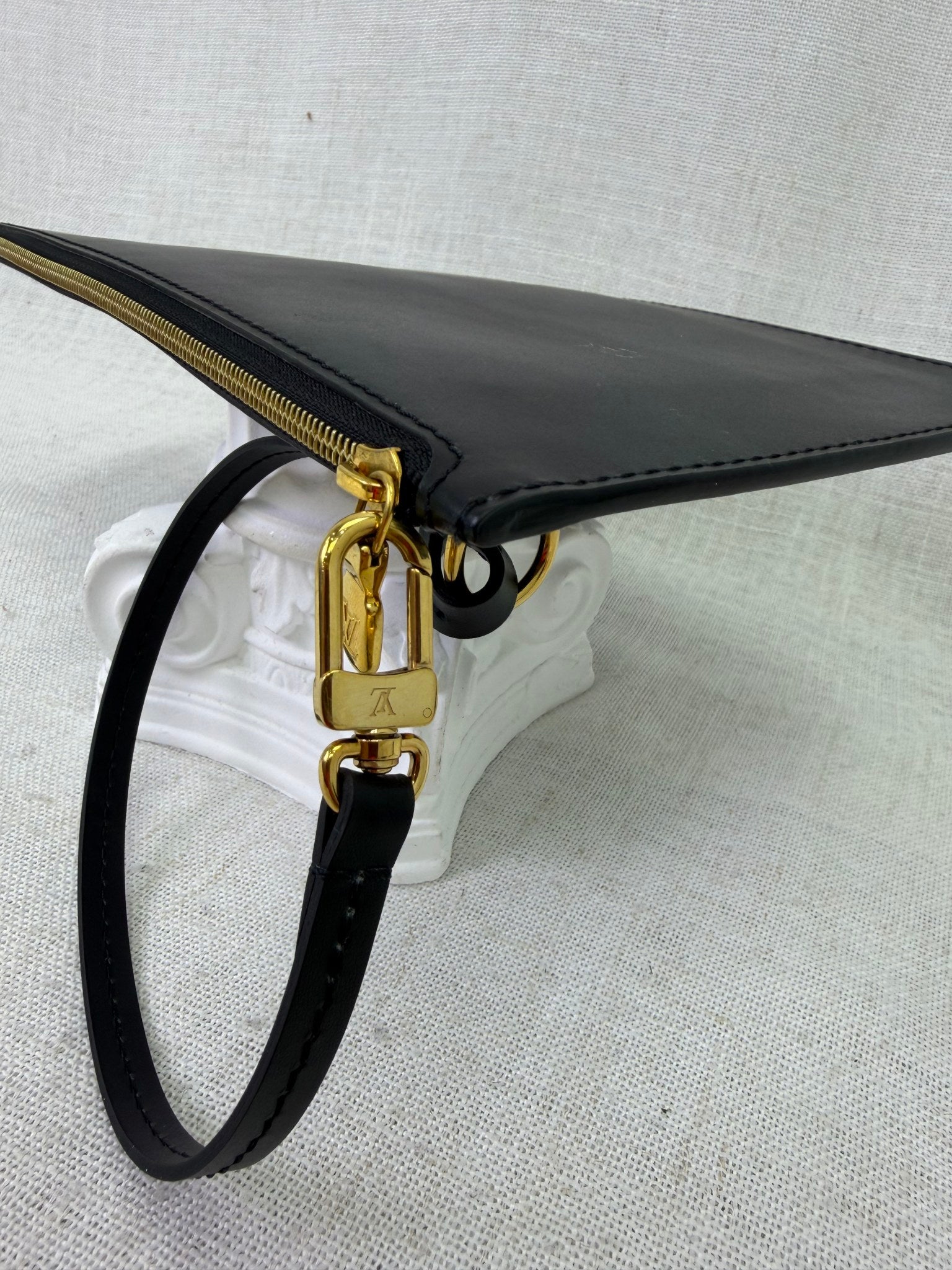 Louis Vuitton Black Leather Neverfull Pouch