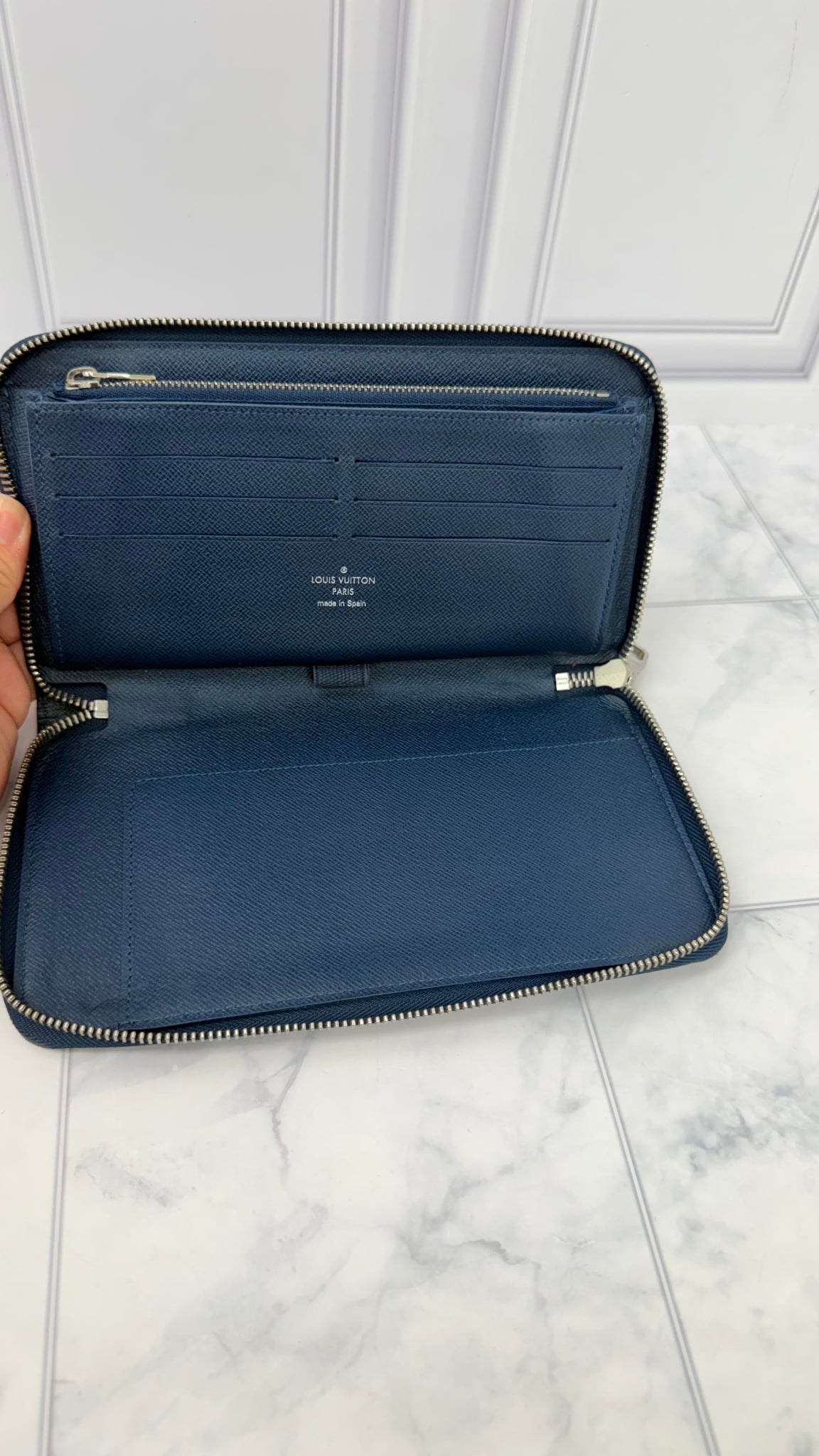 Louis Vuitton Navy Blue Taiga Leather Zippy Wallet 
