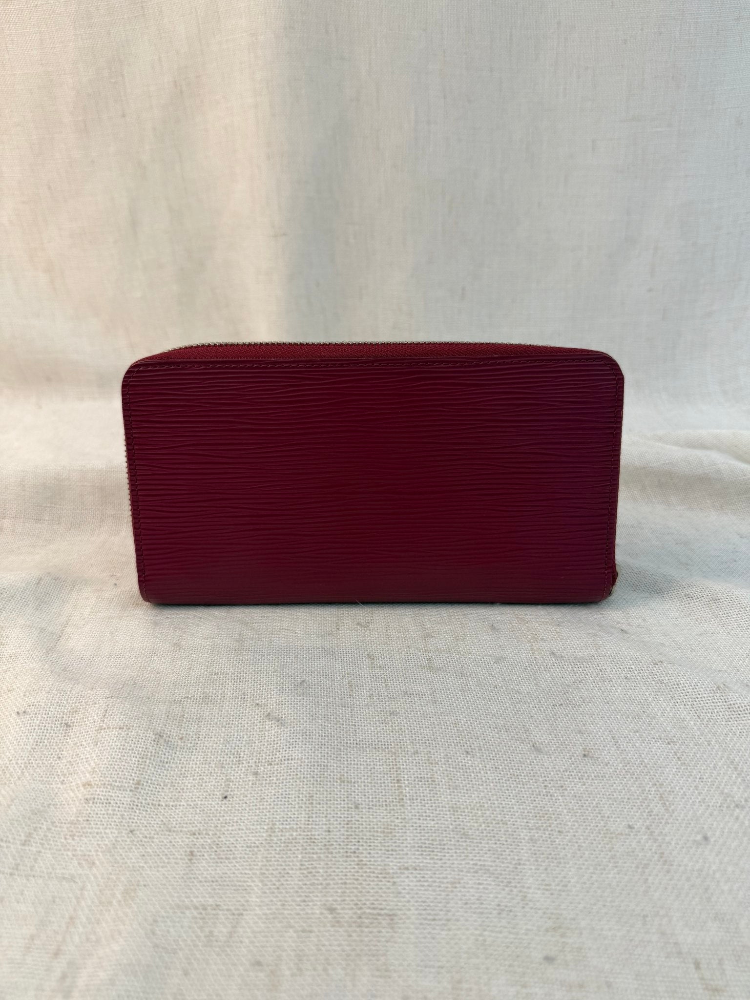 Louis Vuitton Raspberry Epi Leather Zippy Wallet