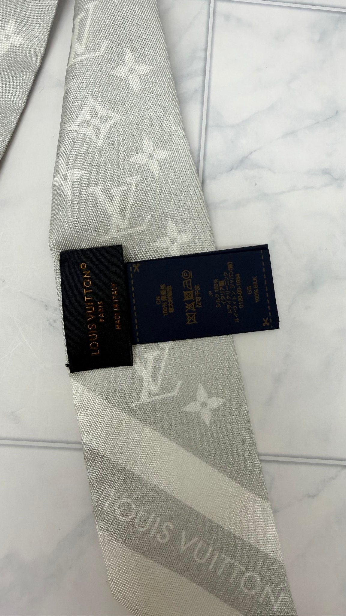 Louis Vuitton Grey Silk BB Bandeau Twilly 