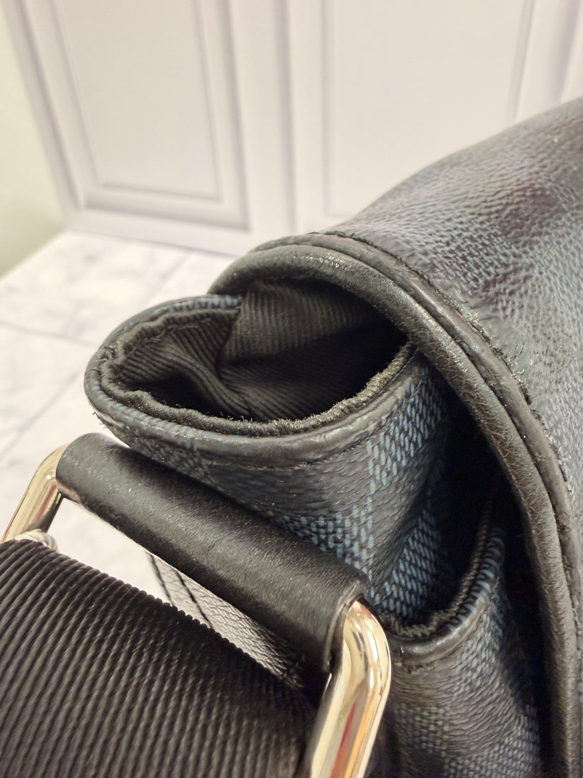 Louis Vuitton Damier Graphite Daniel MM Messenger Bag 
