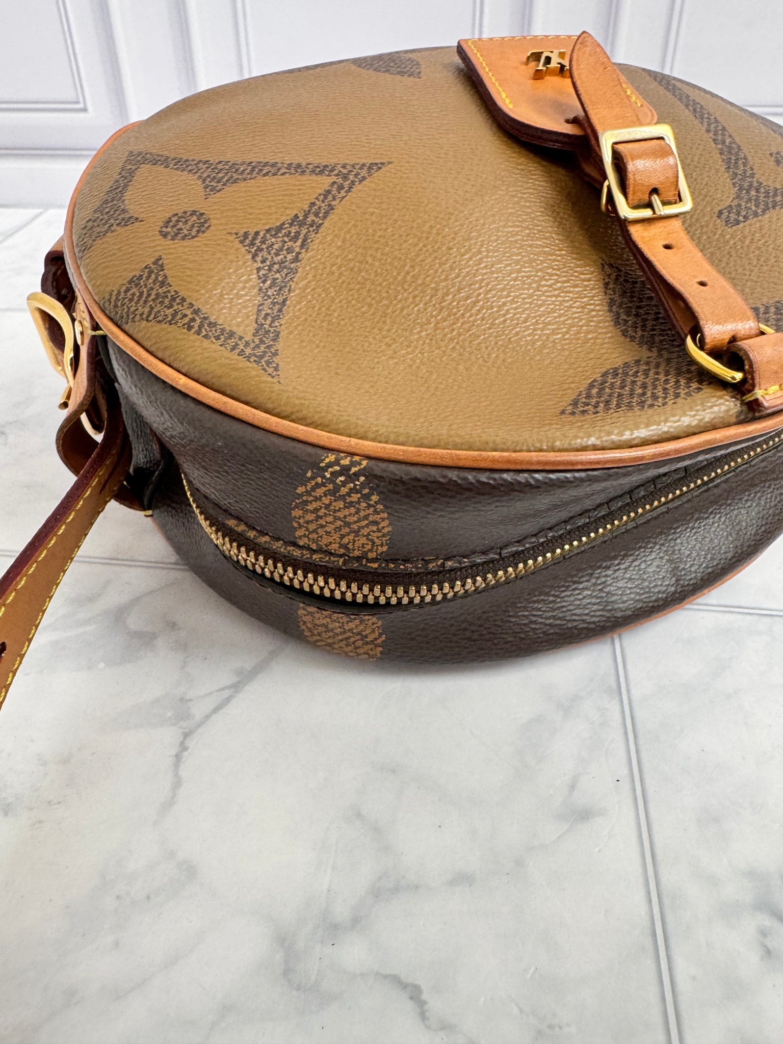 Louis Vuitton Brown Monogram Giant Reverse Boite Chapeau Souple Crossbody Bag MM
