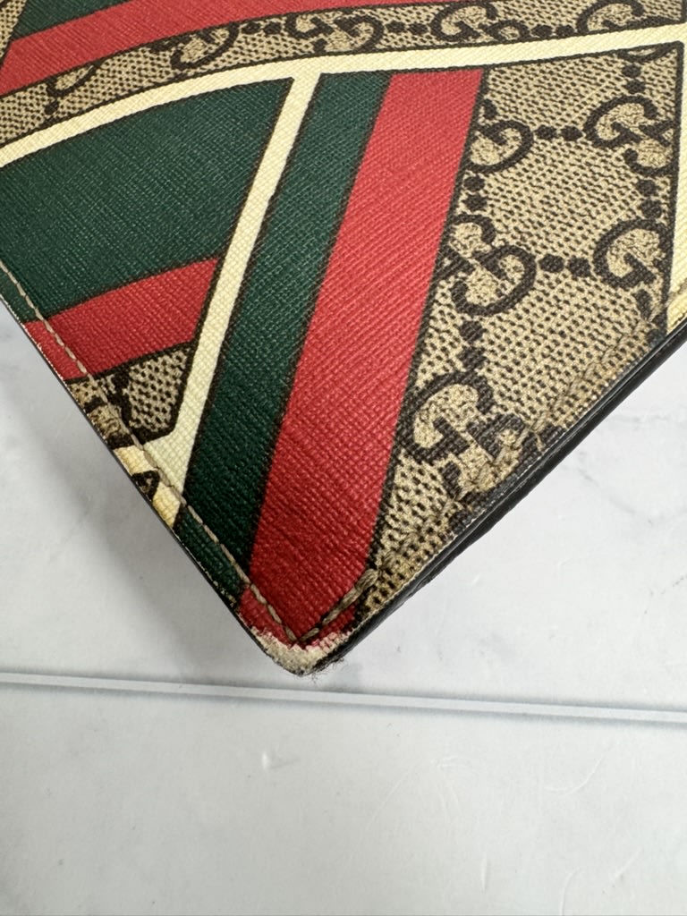 Gucci GG Supreme Red And Green Chevron Clutch