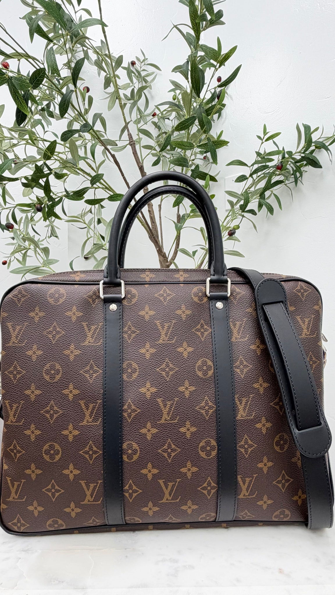 LIKE NEW - Louis Vuitton Monogram Porte Documents Voyage PM