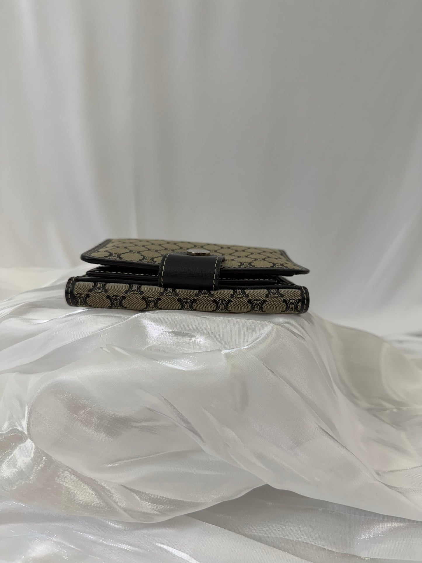 https://res.cloudinary.com/dyql5hig8/image/upload/v1759948194/z7qsom4b2sl24juzyx86.jpg