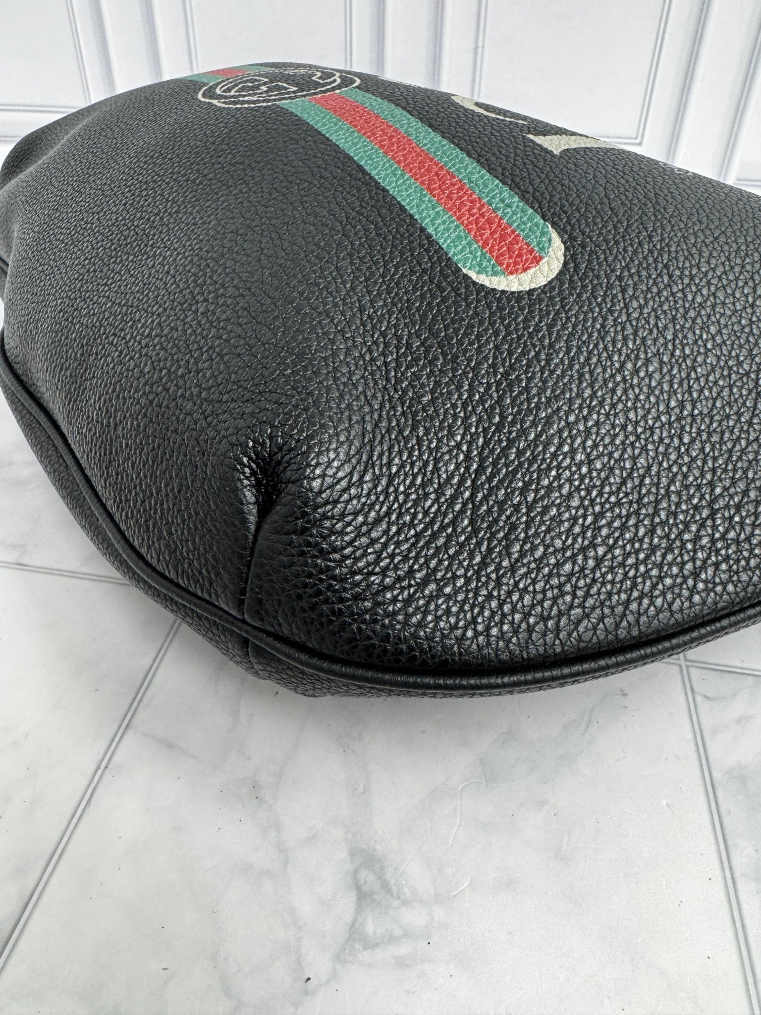 LIKE NEW - Gucci Black Grained Leather Half Moon Hobo Bag
