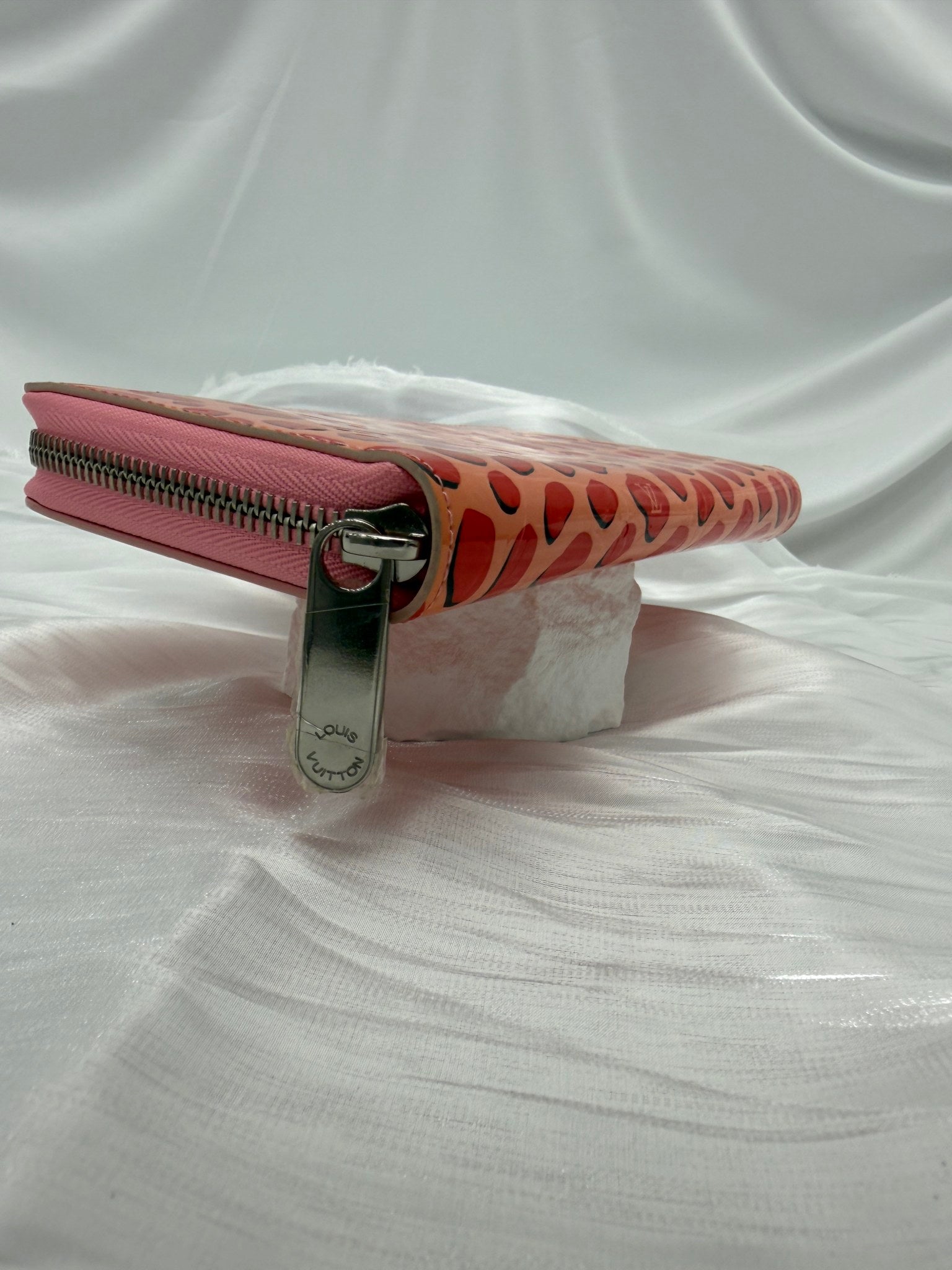 Louis Vuitton Pink Sugar Dots Vernis Limited Edition Zippy Wallet 