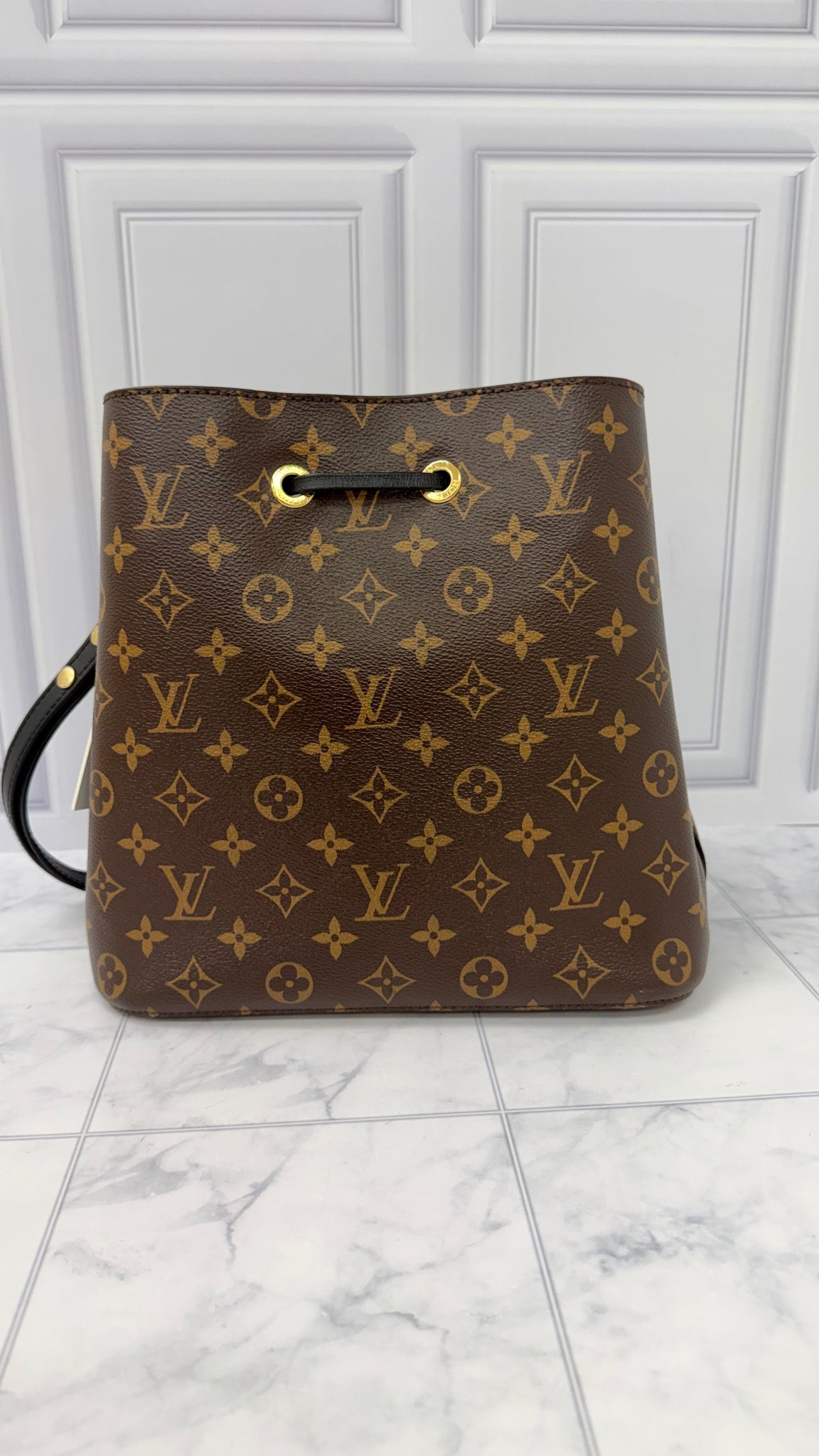 LIKE NEW - Louis Vuitton Monogram NeoNoe MM Bucket Shoulder Bag 