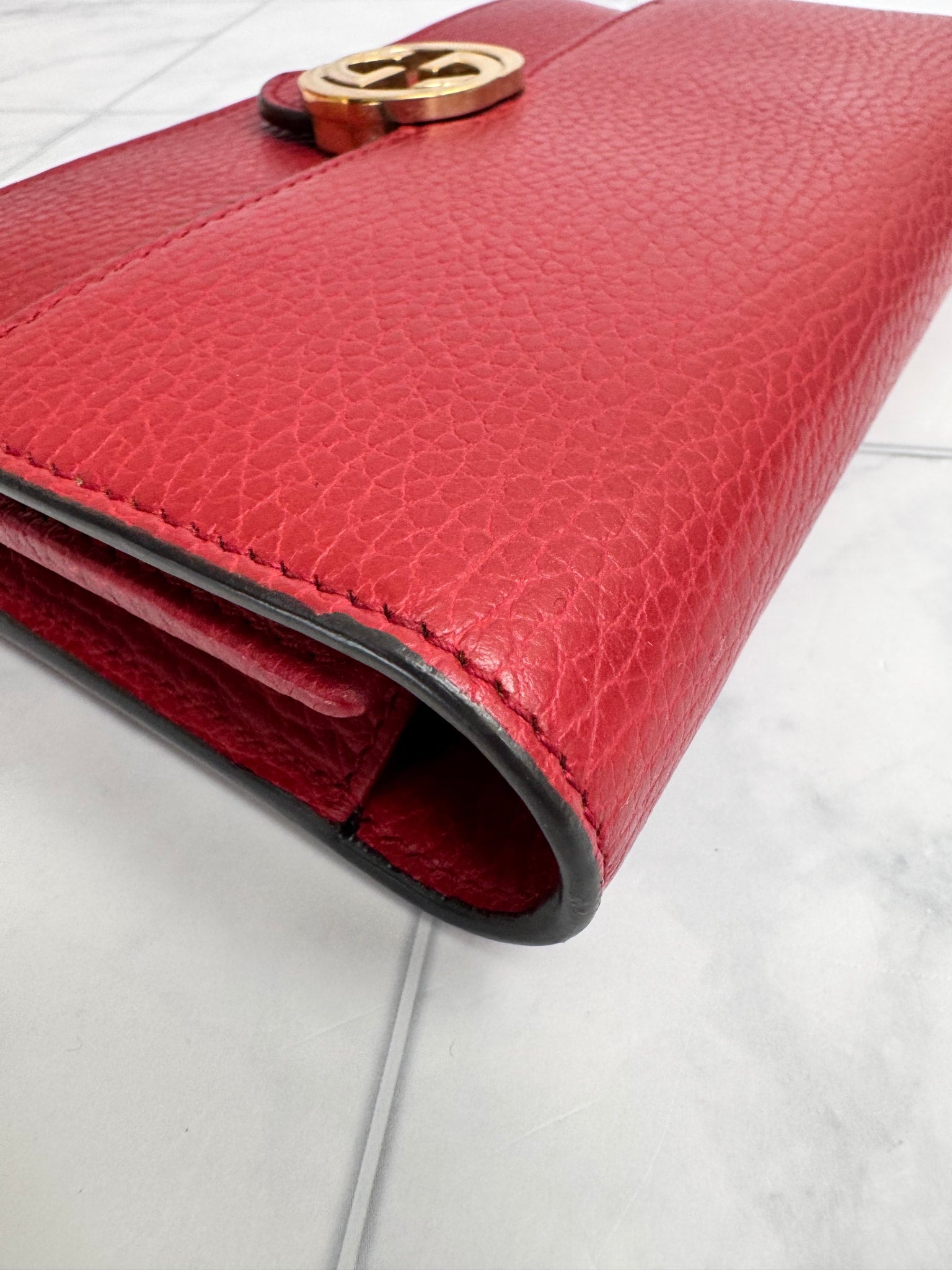 Gucci Red Grained Leather Interlocking G Wallet On A Chain