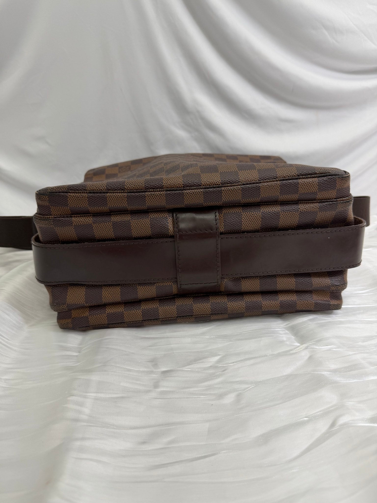 Louis Vuitton Damier Ebene  Naviglio Messenger Bag