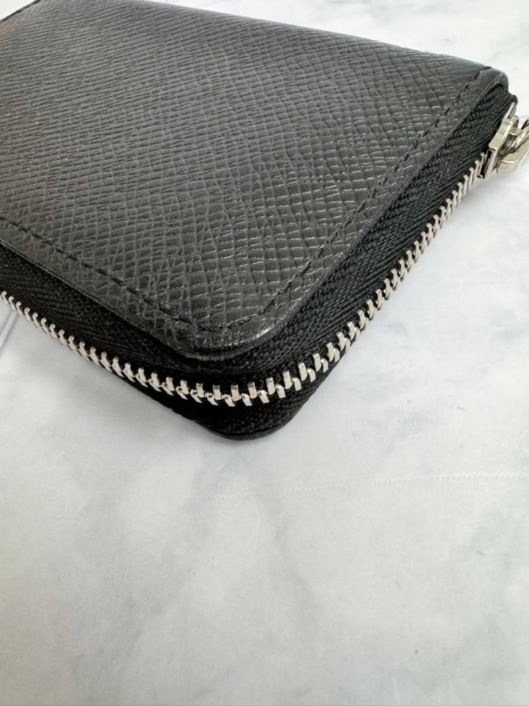 Louis Vuitton Black Taiga Leather Zippy Coin Purse 