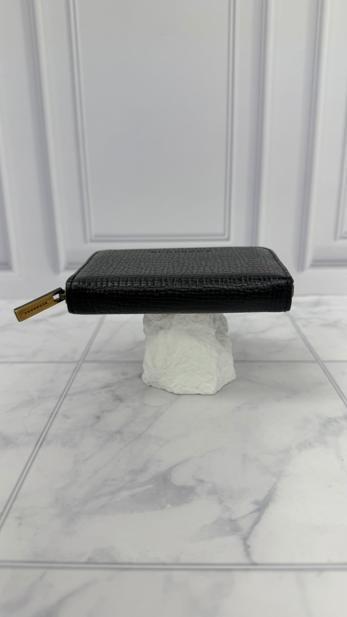 LIKE NEW - Burberry Black Grained Leather Zippy Compact Wallet 