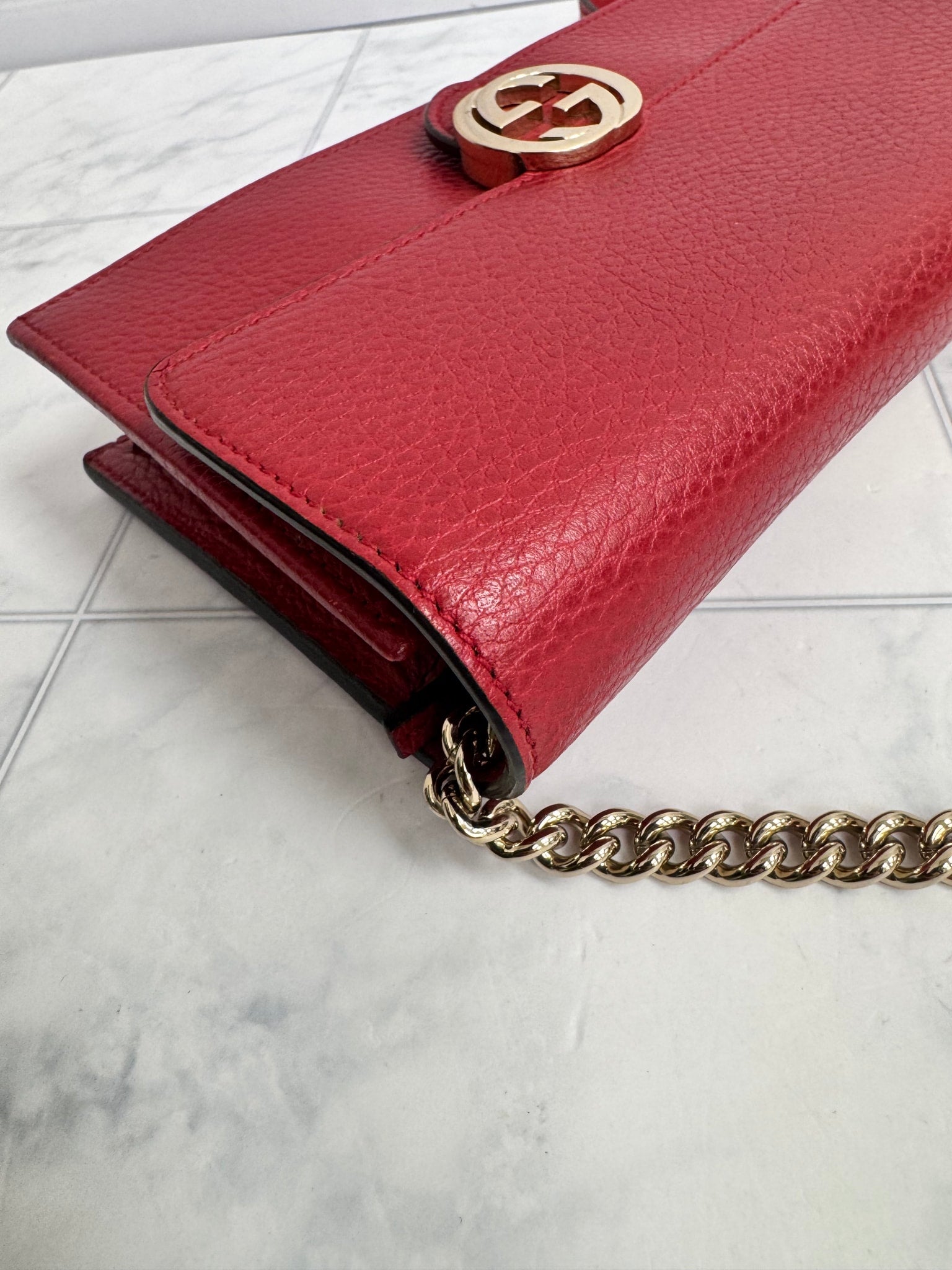 Gucci Red Grained Leather Interlocking G Wallet On A Chain